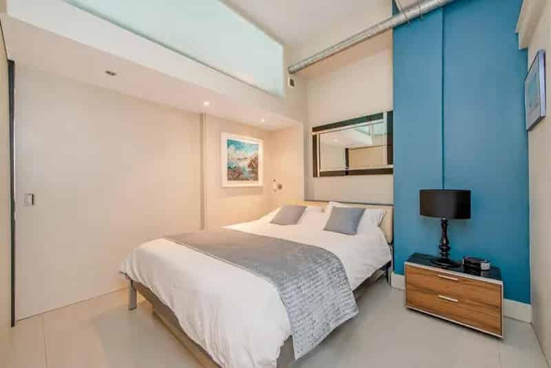 Modern Two-Bedroom Loft Apartment in Clerkenwell