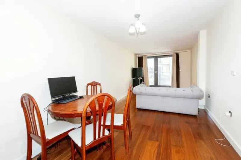 1-Bed Apartment Slough Town Centre - Near Train Station