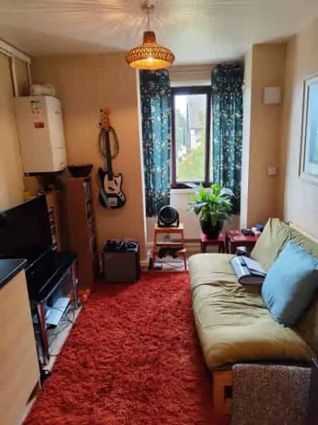 West Facing One Bedroom Flat Near Barbican