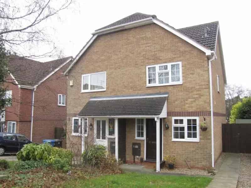 2 Bedroom Semi Detached House to Rent Oakwood