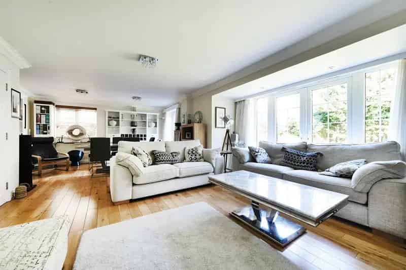 Five Bedroom Detached House Near Gordon Hill Station