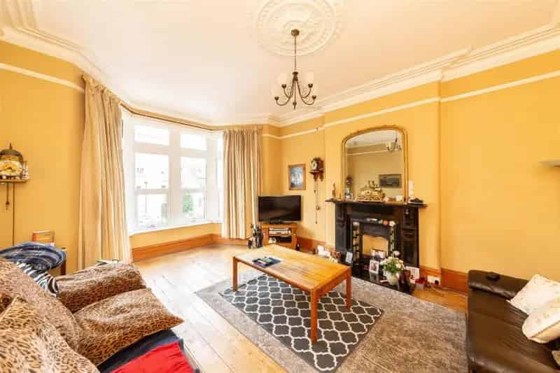 6 Bedroom Victorian House for Sale Garage Off Street Parking