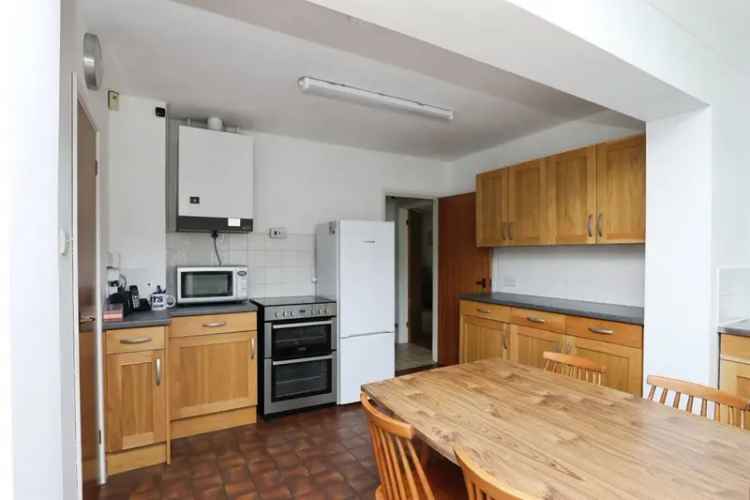 1960s Four-Bedroom Bungalow with 0.6 Acres of Land
