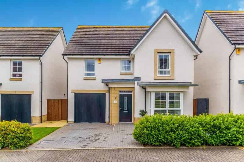 4 Bedroom Detached House for Sale in Edinburgh