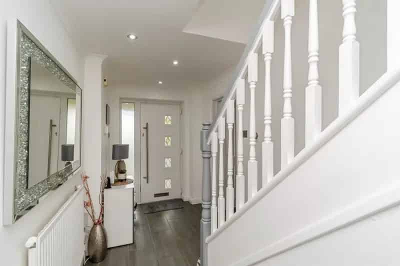 Spacious 3 Bed Detached Family Home with Garage and Outbuilding