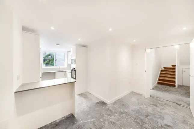 Flat to rent in Harley Street, London W1G