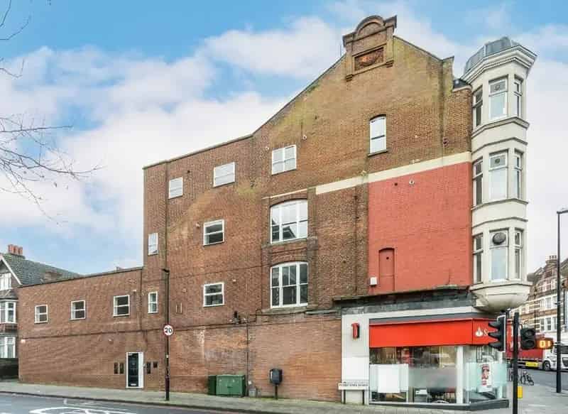 1-Bed Flat Streatham 379sqft Modern Kitchen Chain Free Investment