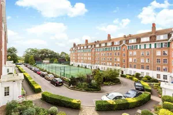 Richmond Hill Court Apartment: Exquisite 2 Double Bedroom Apartment