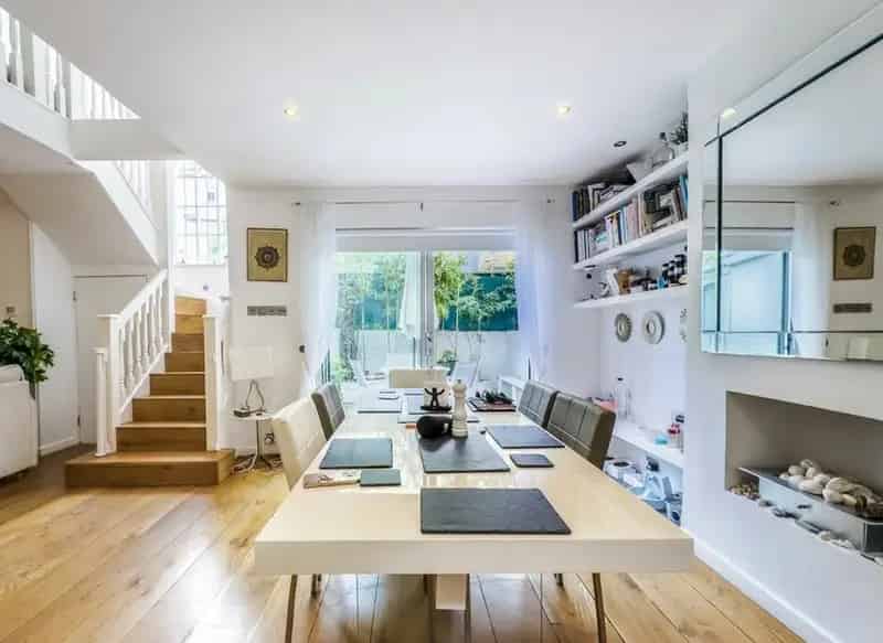 Three Bedroom House with Private Garden and Terrace for Sale