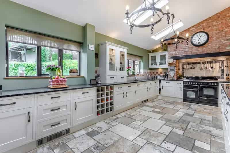 5 Bedroom Stone Cottage with Double Garage and Gardens