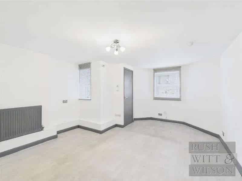 1 Bed Flat for Sale in St Leonards-On-Sea - Chain Free