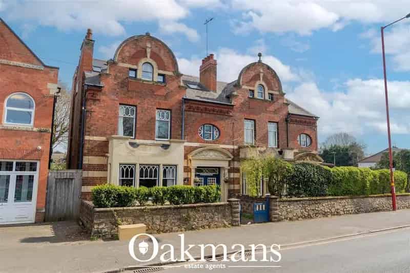 8 Bedroom Semi-Detached House for Sale in Birmingham