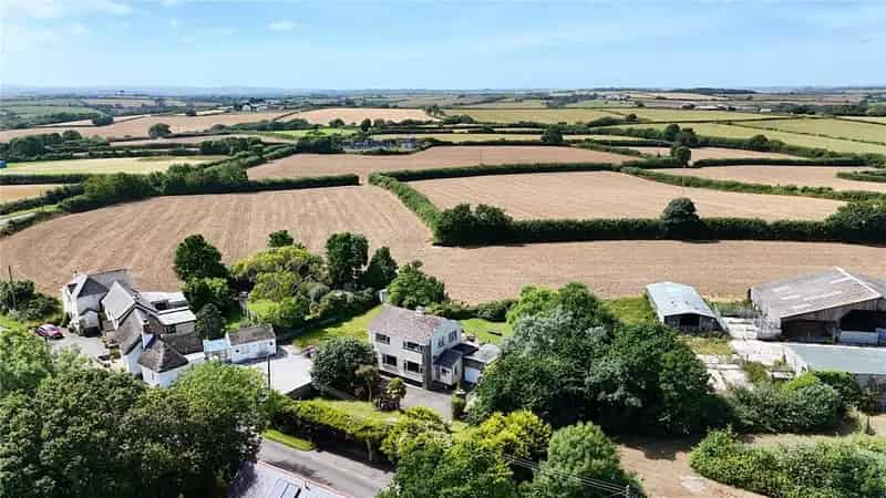 3 Bedroom Detached House for Sale with Sea and Rural Views