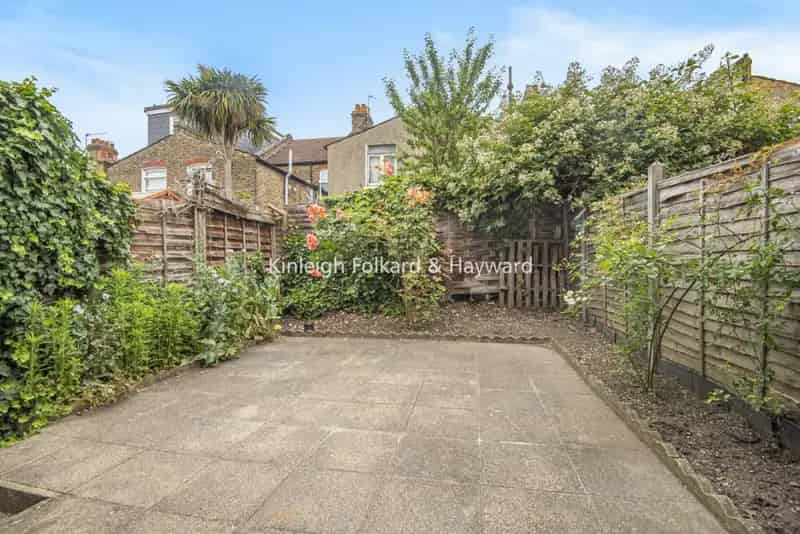 Four Double Bedroom Period House Near Transport Links