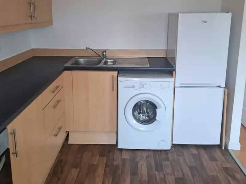 2 Bed Apartment Glasgow West End  Freshly Decorated