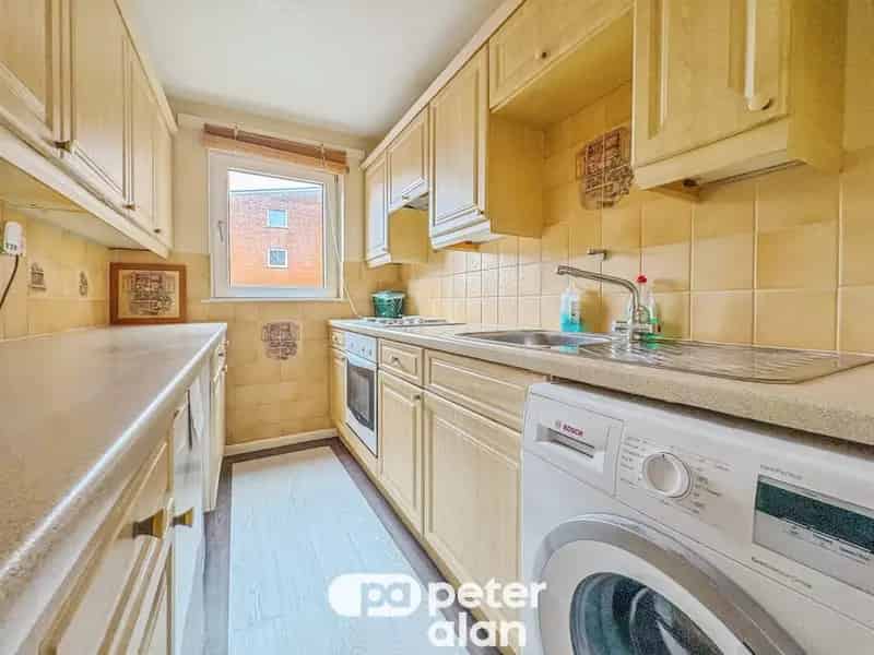 1 Bedroom Flat Available Now - Newly Upgraded