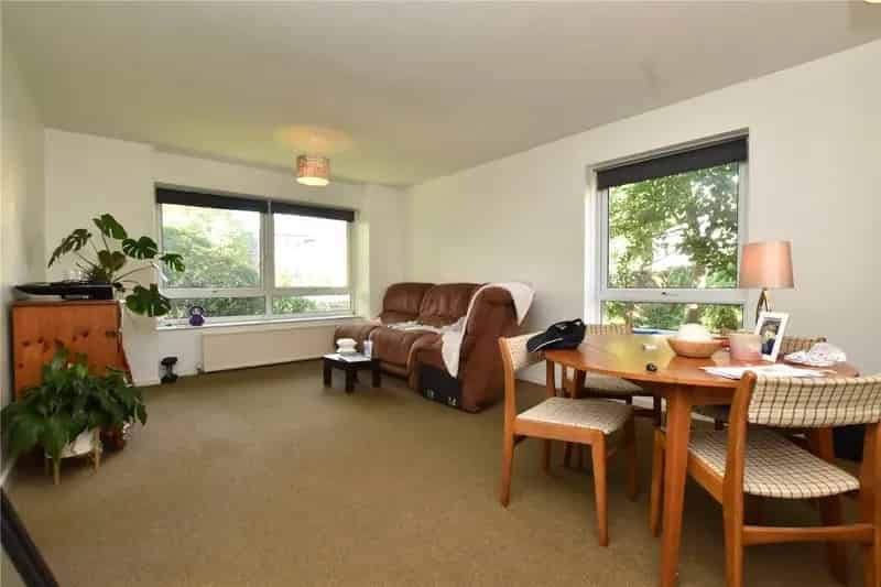 Two Double Bedroom Apartment Near Leeds City Centre