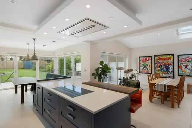 5 Bedroom Detached House For Sale in St Stephen's Ealing