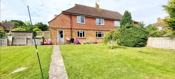 2 Bed Flat Large Garden Parking Family Home Near School