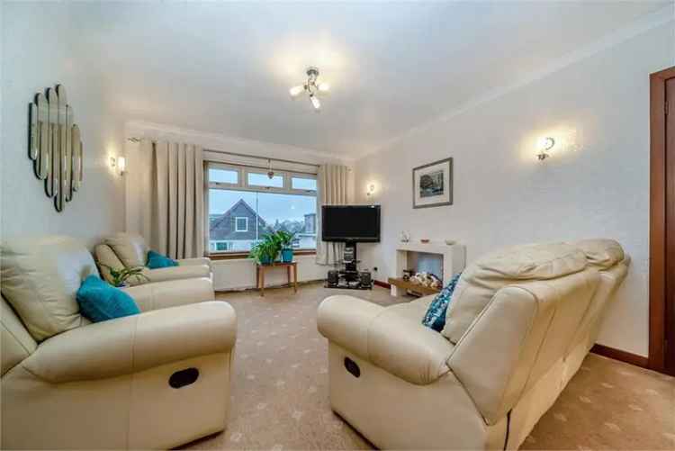 3 Bed Detached House with Garage and Garden