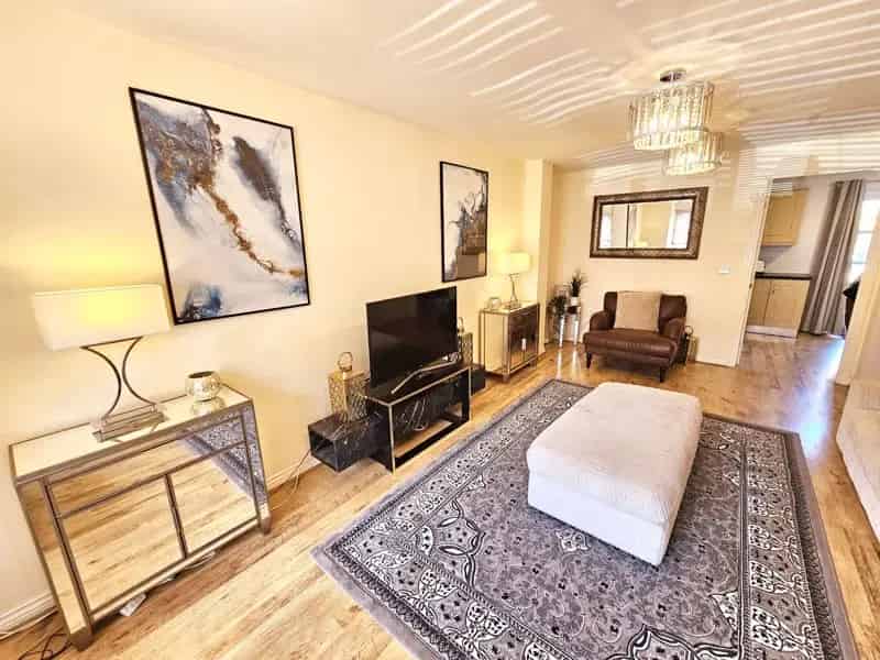 4 Bedroom Townhouse House to Rent