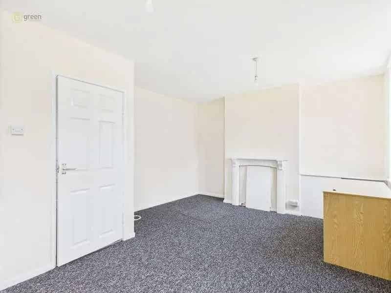 2 Bed Flat for Sale Near Amenities