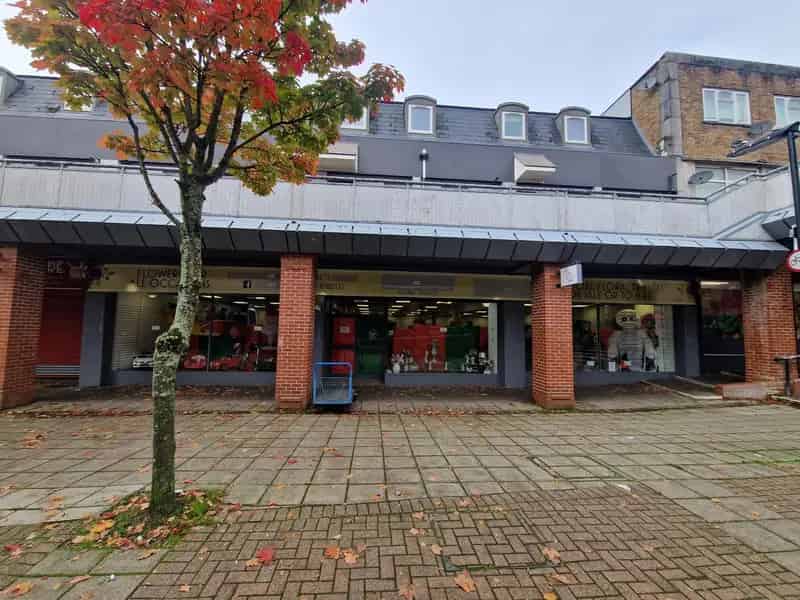 Open Plan Retail Unit To Let in Greywell Shopping Centre