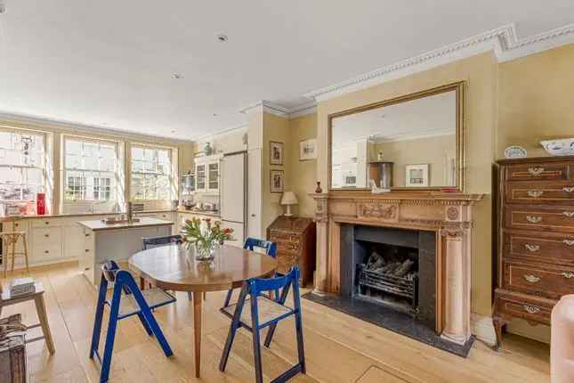 South Kensington 3-Bedroom Home with Terrace and Garage