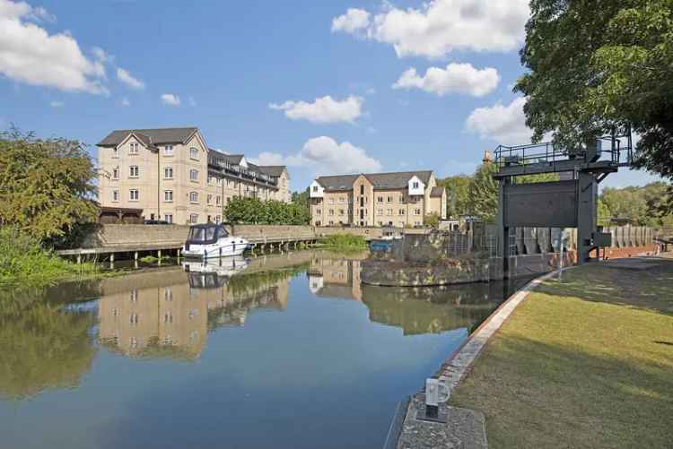 4 Bedroom Riverside Home with Stunning Views and Excellent Transport Links