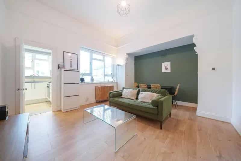 One Bedroom Apartment with Parking and Gardens