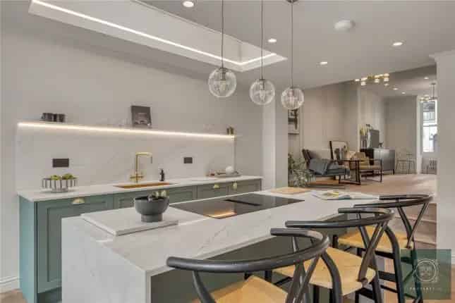 4 Bedroom House for Sale in Highbury London N5