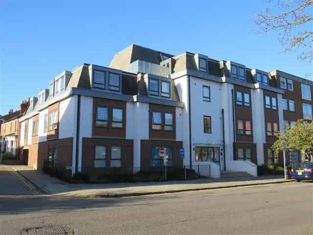 2 Bed Unfurnished Apartment Aylesbury Town Centre