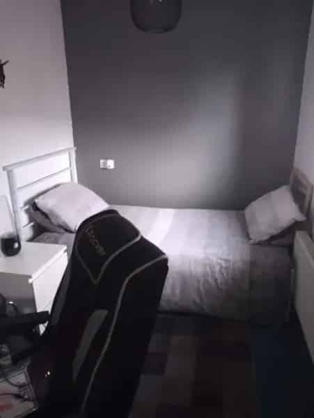 2 Bed Flat near Train Station London Weymouth
