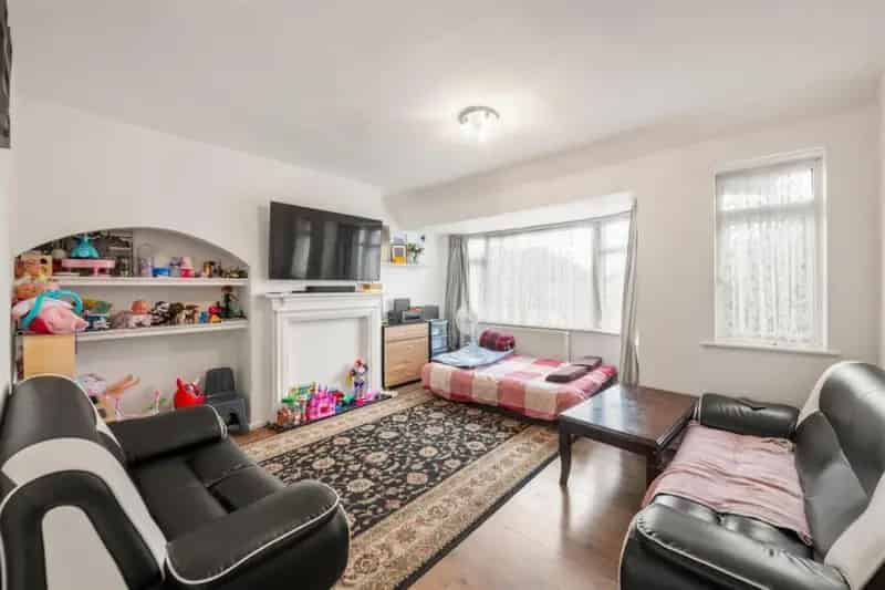 2 Bedroom Flat for Sale Hayes Near Station