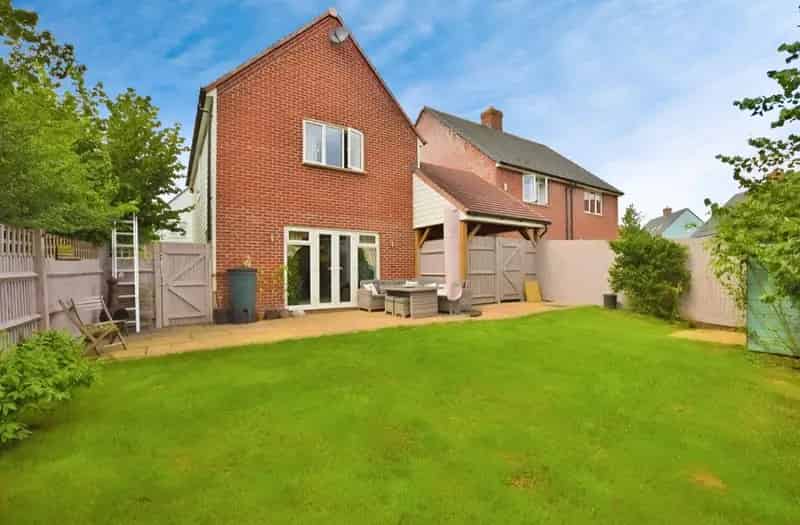 3 Bedroom Detached House for Sale Repton Park
