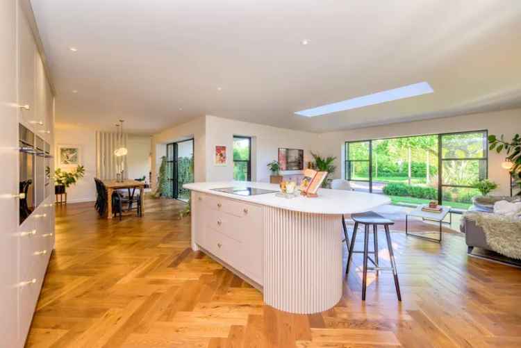 4 Bedroom Detached House to Rent
