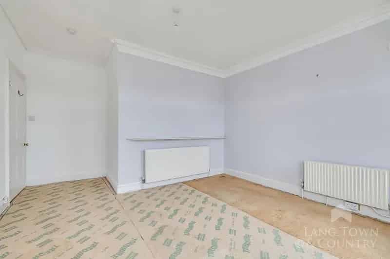 6 Bed House for Sale: Elegant Period Home with Modern Comforts