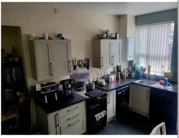 Large 3 Bed Mid Terrace House Near Schools and Amenities