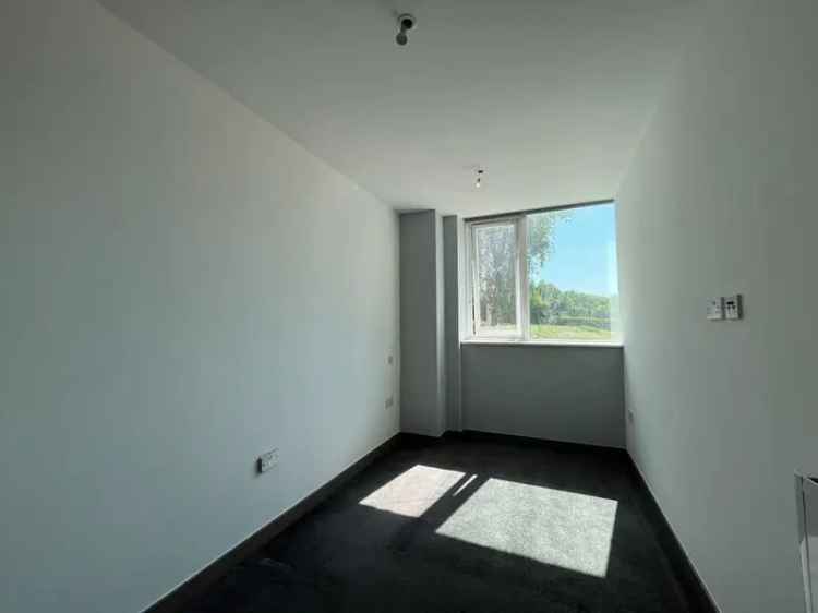 2 Bedroom Apartment Lime Tree Way Parking Available Now