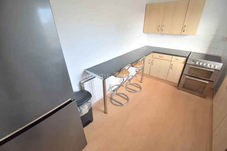 3 Bedroom Maisonette Near Maiden Erlegh School