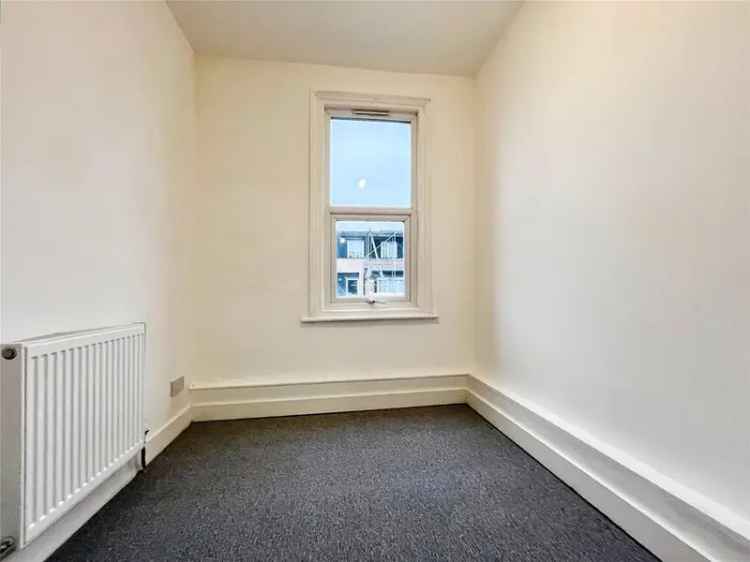 2 Bedroom Mid Terrace Flat for sale London SE6
