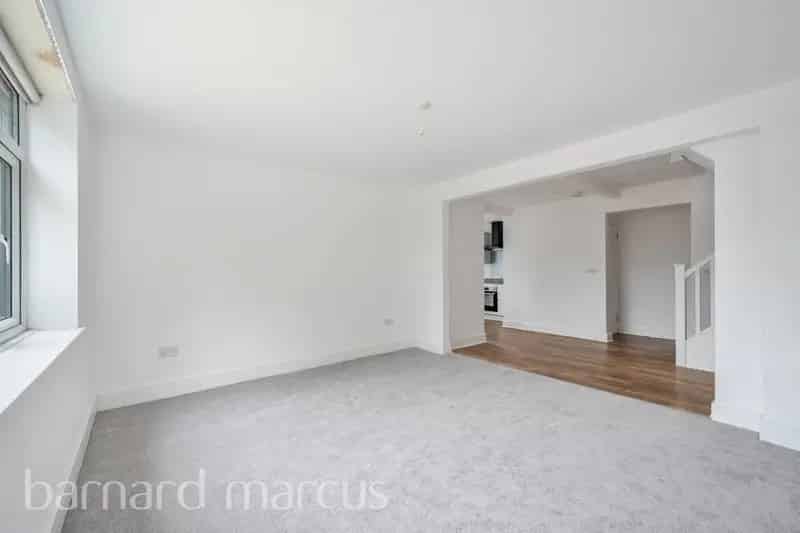 2 Bed House Near 3 Train Stations Zero Deposit Available