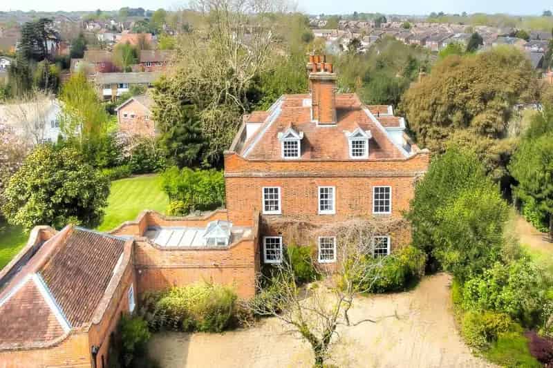 8 Bedroom Detached House For Sale