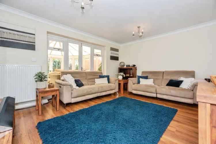 Four Bedroom Family Home with Conservatory and Garage