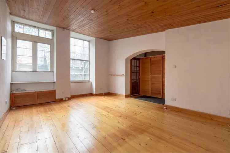 1 Bed Flat - Maindoor with 1 Reception Room