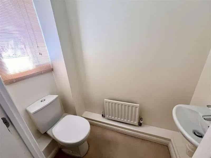 4 Bed House for Sale Near Marina