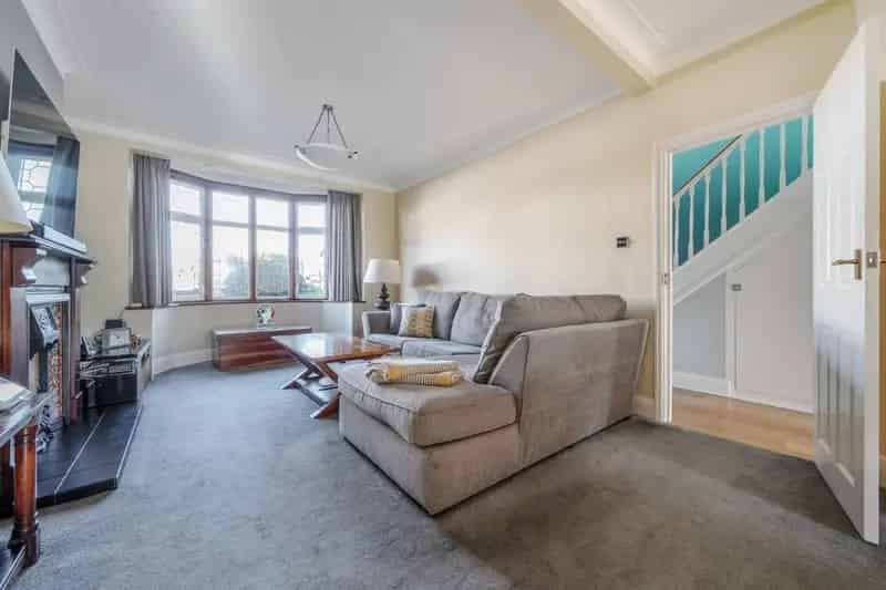 3 Bedroom House Near Bush Hill Park Station