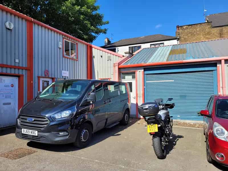 Freehold Unit Gravesend 2 Parking Spaces Air Conditioning