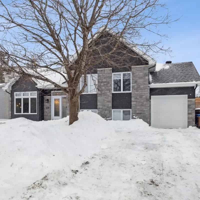 Modern Family Home 5 Beds 2 Baths 6000 sq ft Lot
