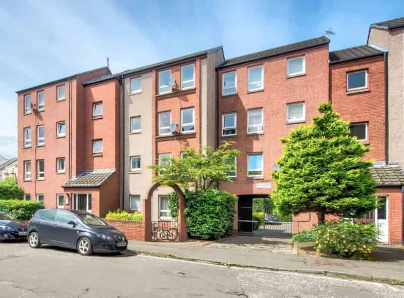 1 Bedroom Ground Floor Flat For Sale